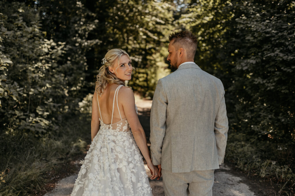 Sarah Walz Fotografie – Vintage Hochzeit in einer Scheune